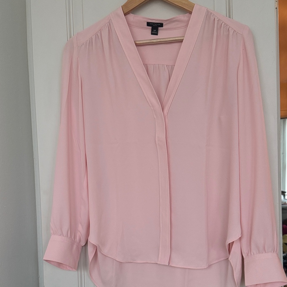 Ann Taylor Pale Pink V-Neck Long Sleeve Blouse